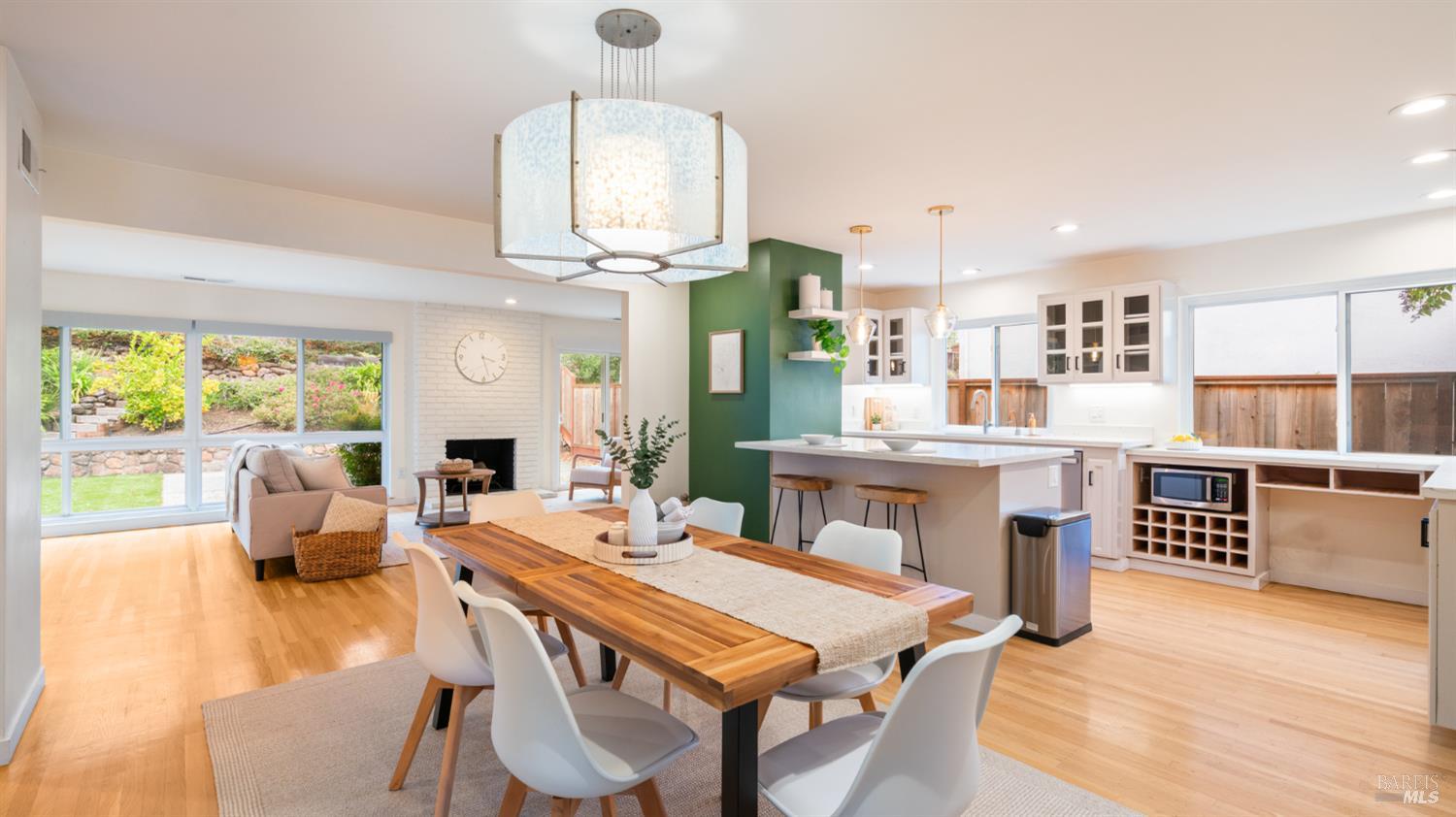 1881 Las Gallinas Avenue