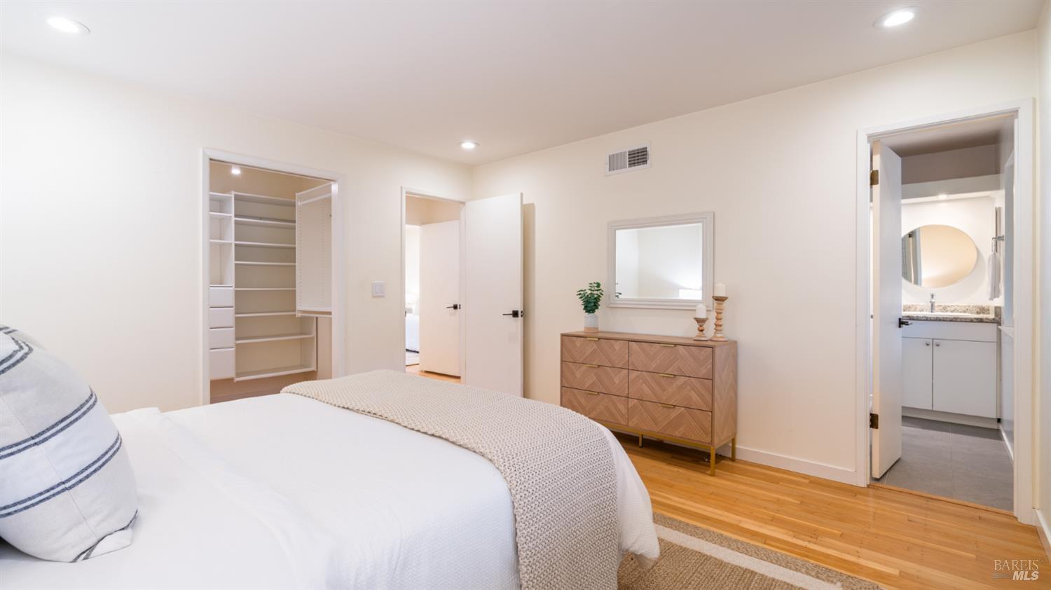 1881 Las Gallinas Avenue