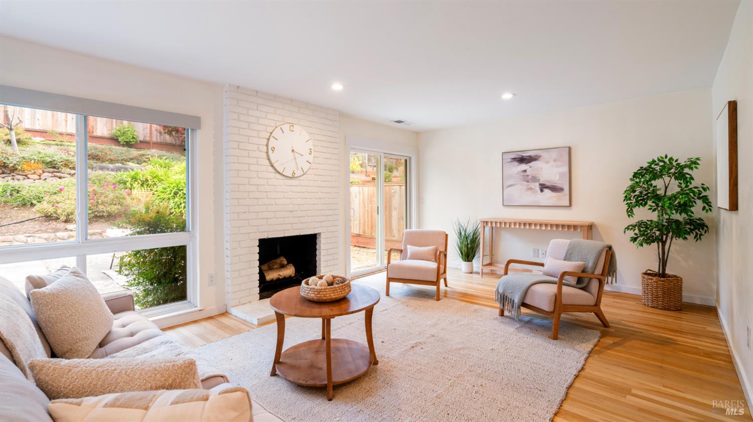 1881 Las Gallinas Avenue