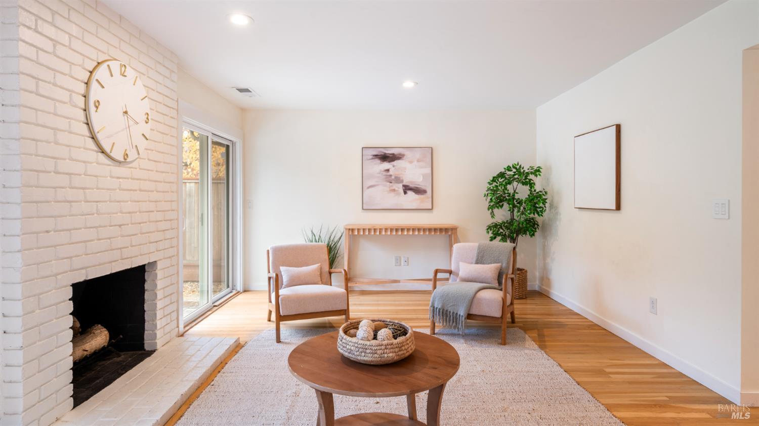 1881 Las Gallinas Avenue