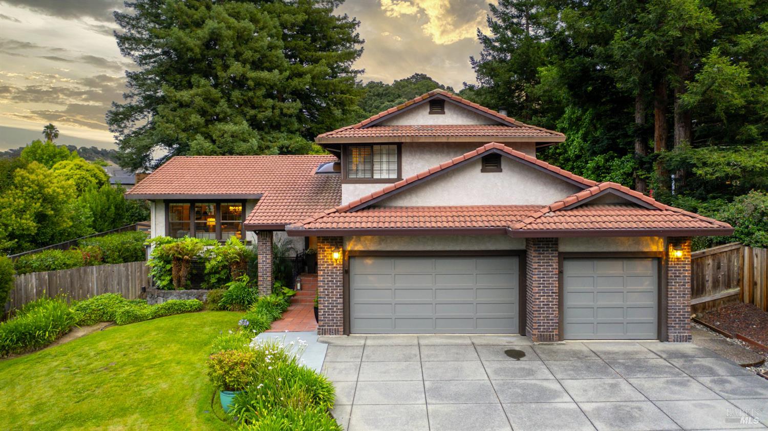 1108 E Sunnyslope Road