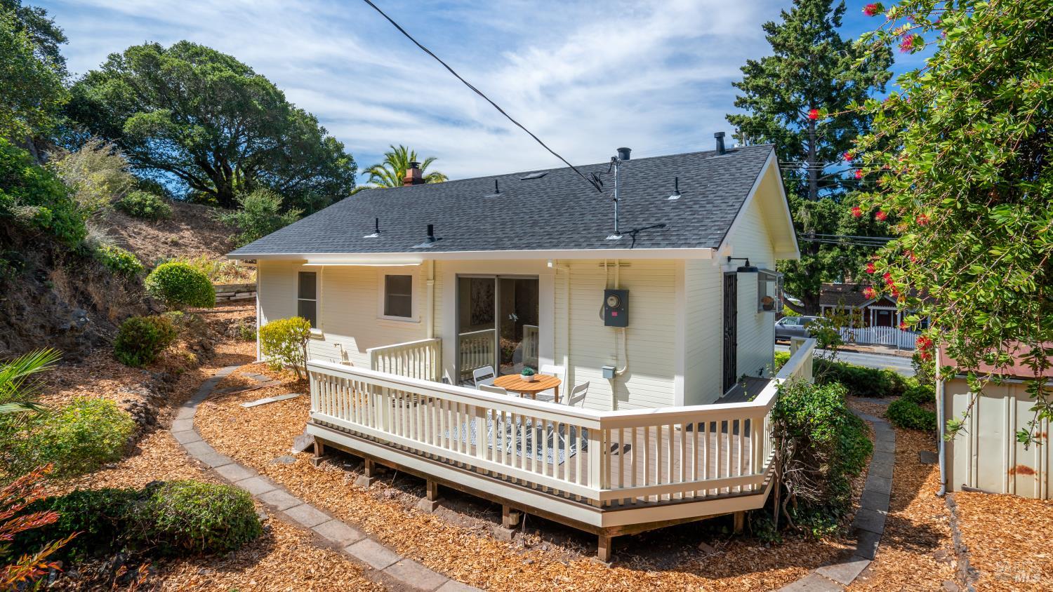 733 I Street