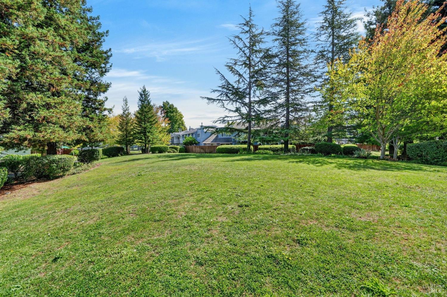 689 Racquet Club Circle