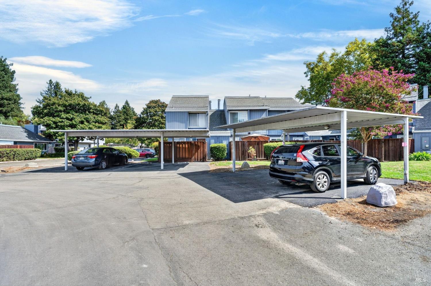689 Racquet Club Circle
