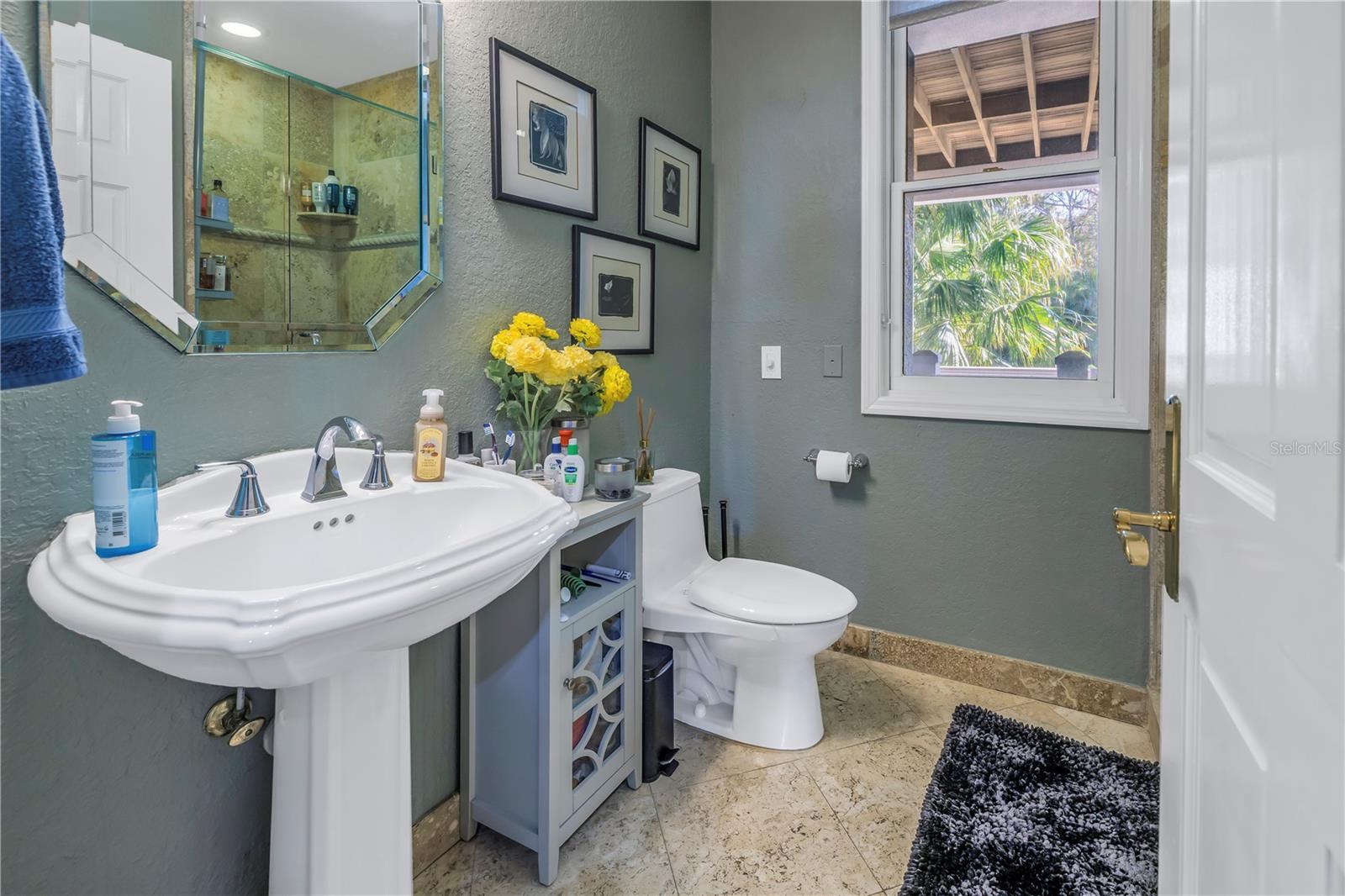 8755 COMMODORE DR