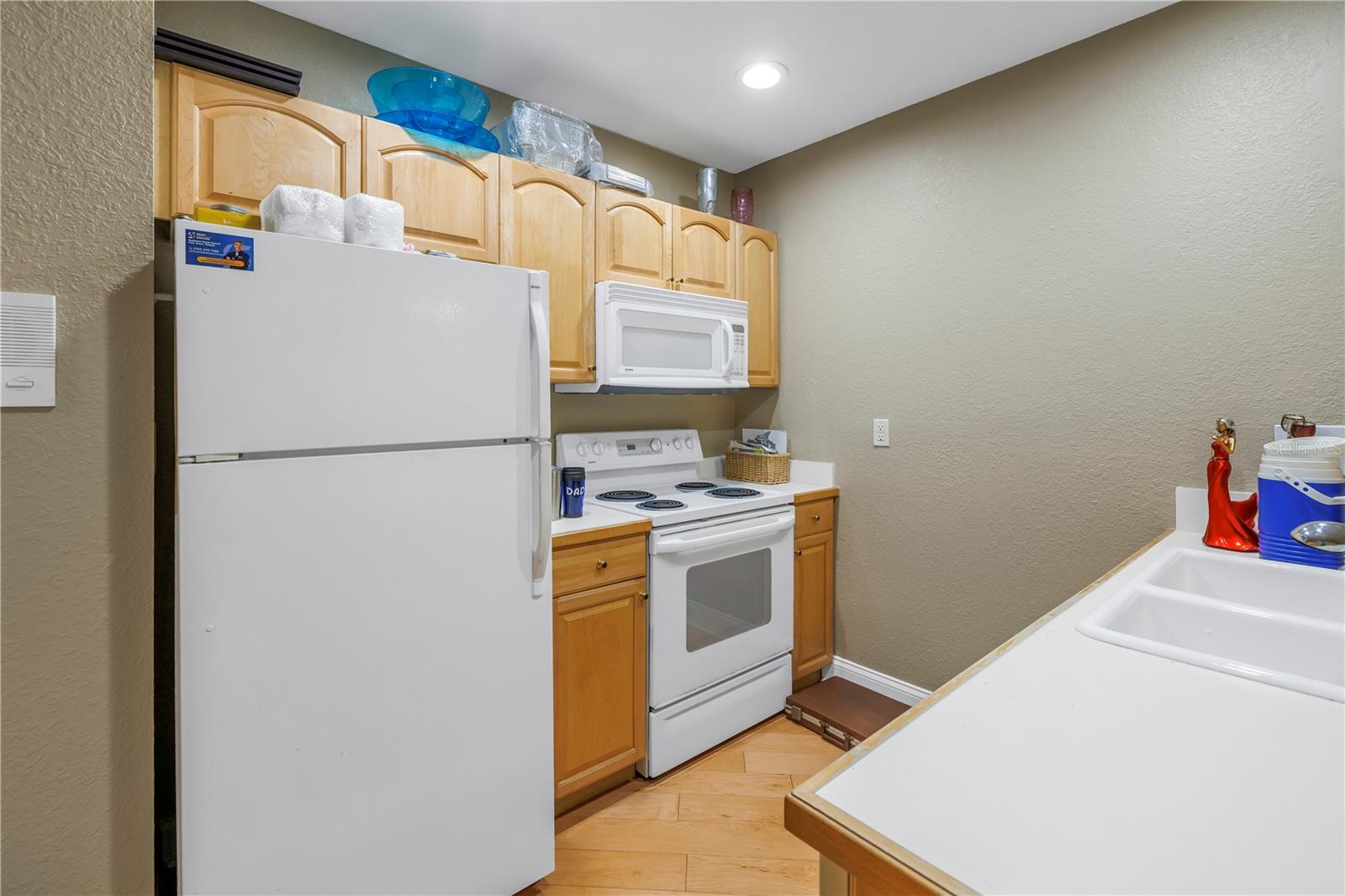 8755 COMMODORE DR