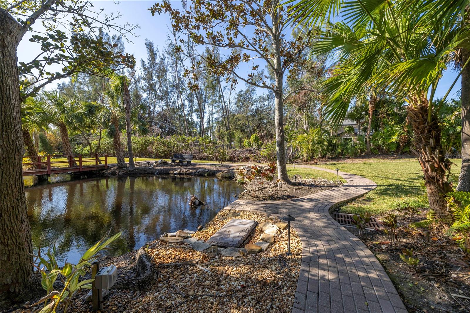 8755 COMMODORE DR