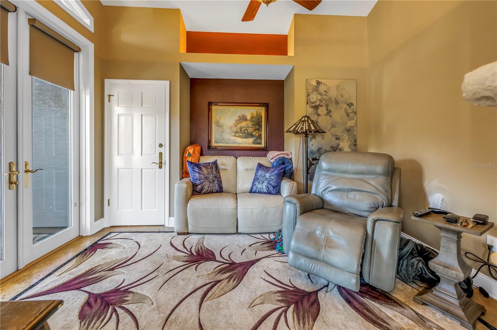 8755 COMMODORE DR