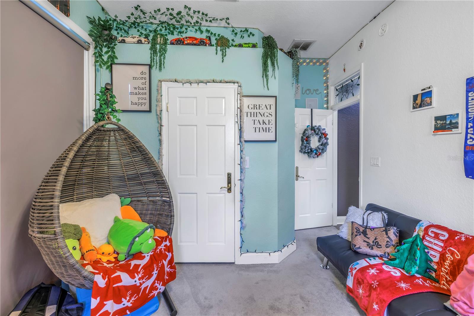 8755 COMMODORE DR