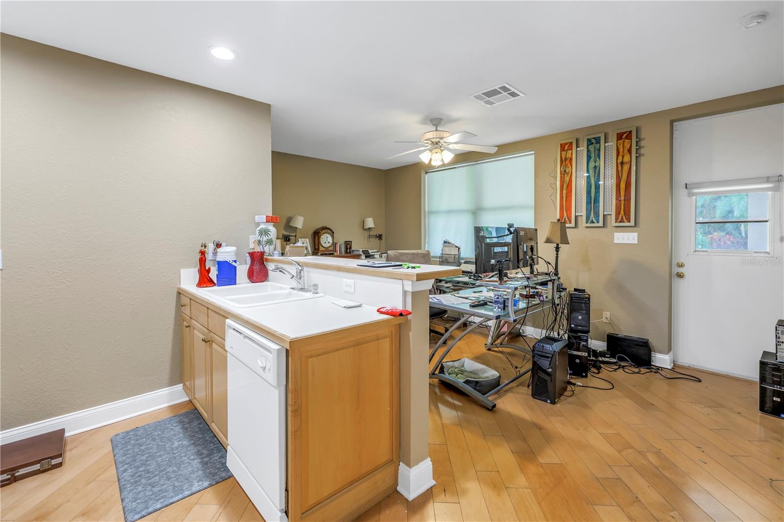 8755 COMMODORE DR