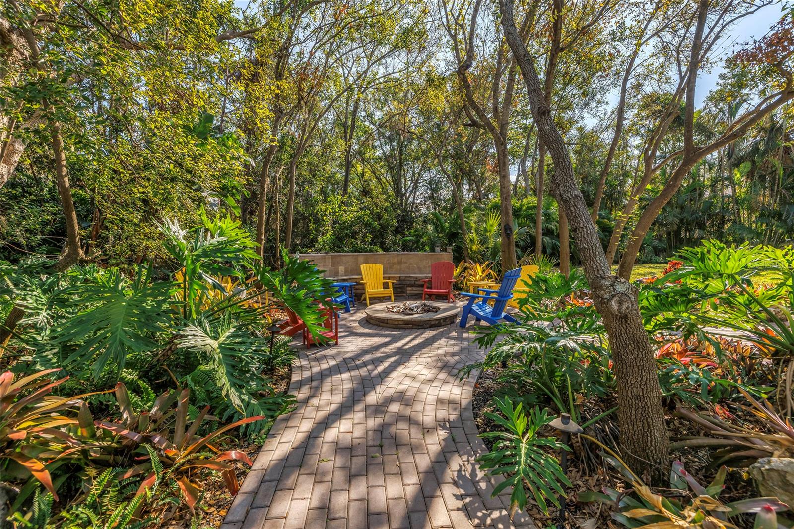 8755 COMMODORE DR
