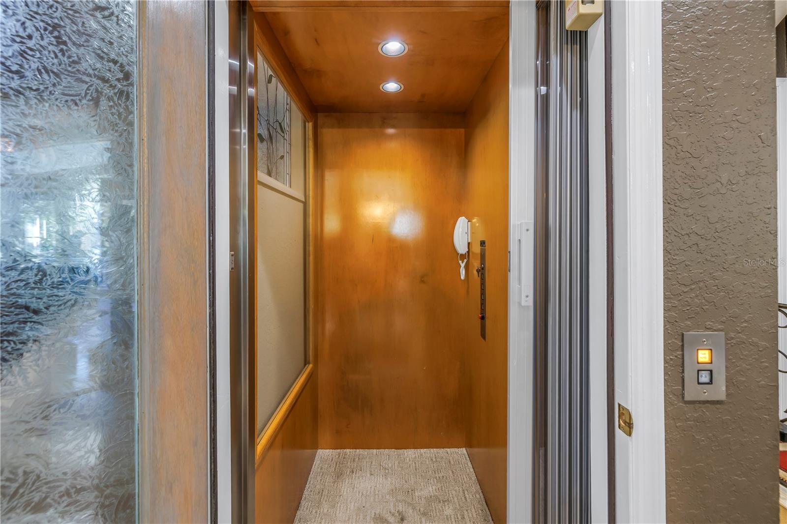 8755 COMMODORE DR