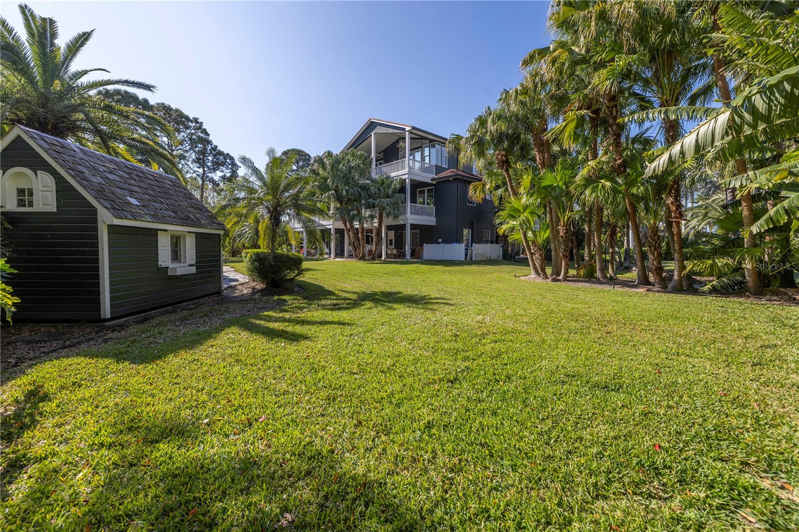 8755 COMMODORE DR