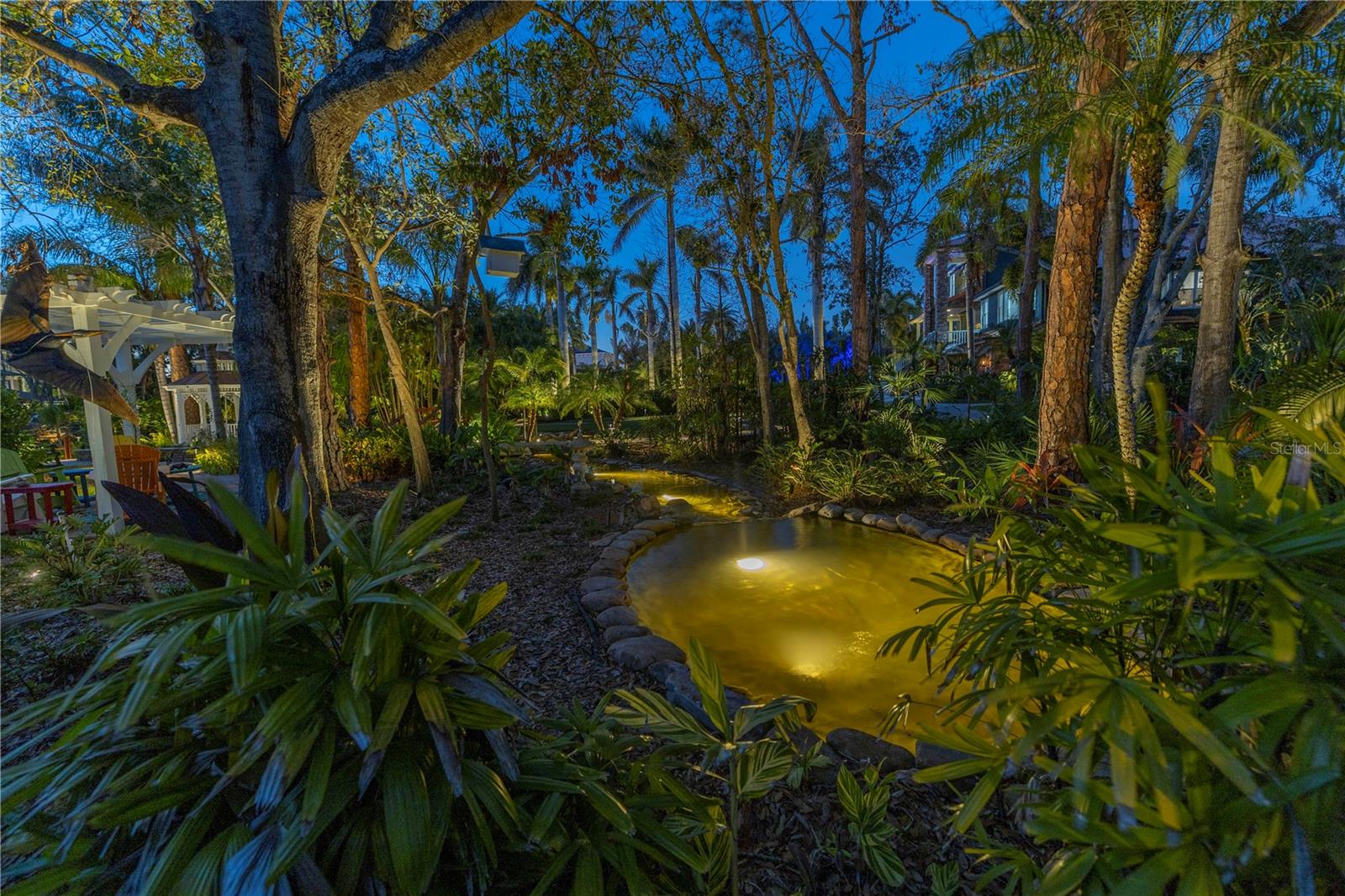 8755 COMMODORE DR