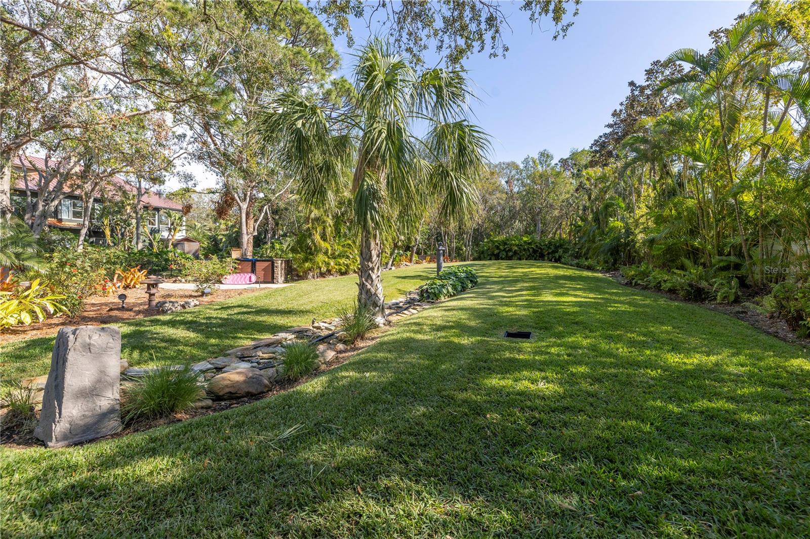 8755 COMMODORE DR
