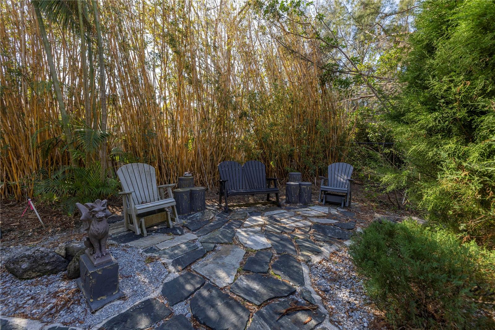 8755 COMMODORE DR