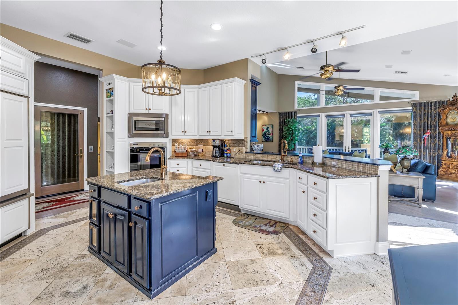 8755 COMMODORE DR