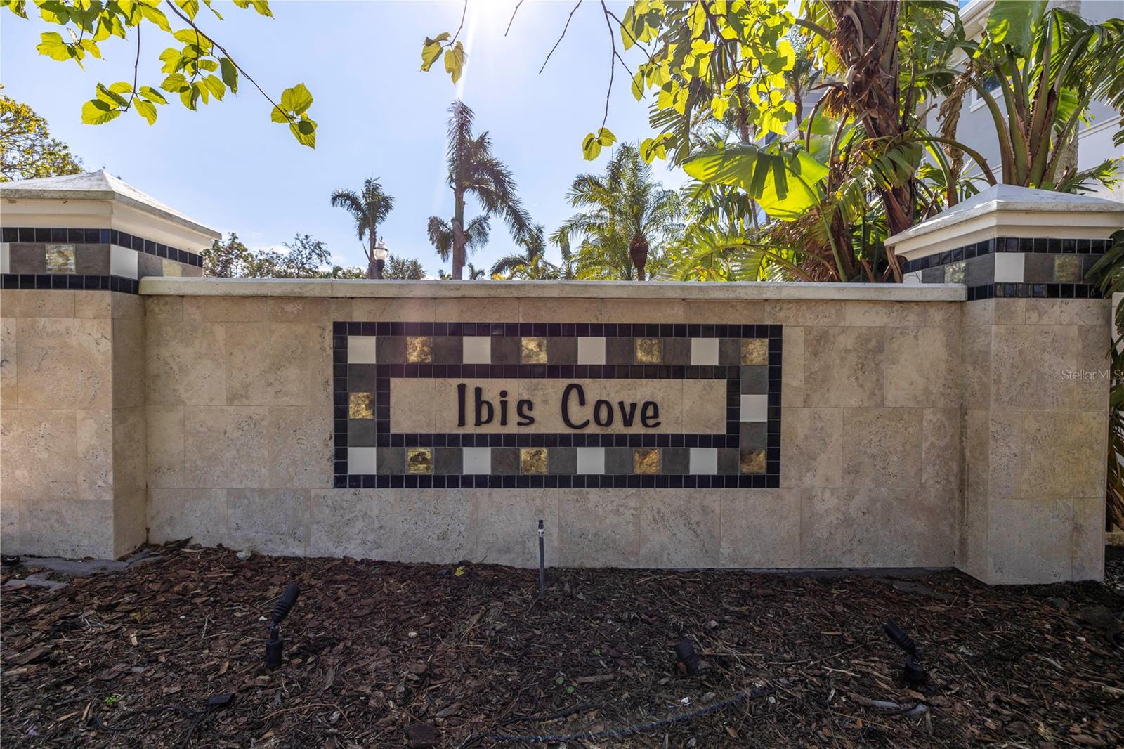8755 COMMODORE DR