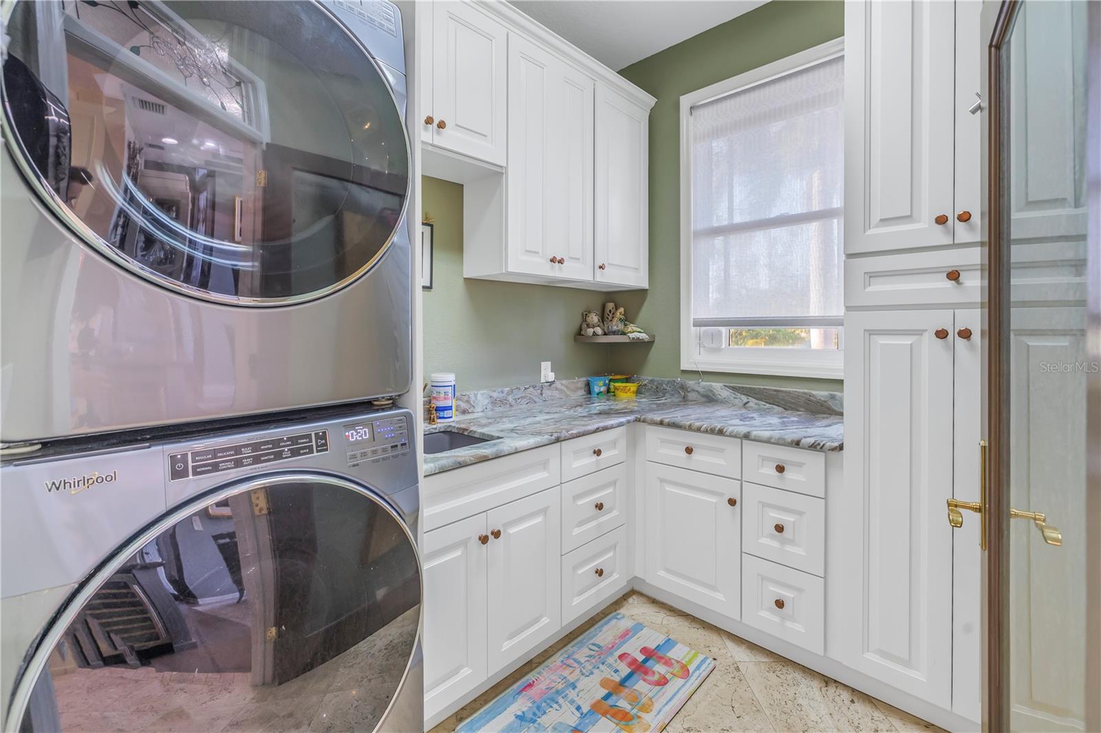 8755 COMMODORE DR