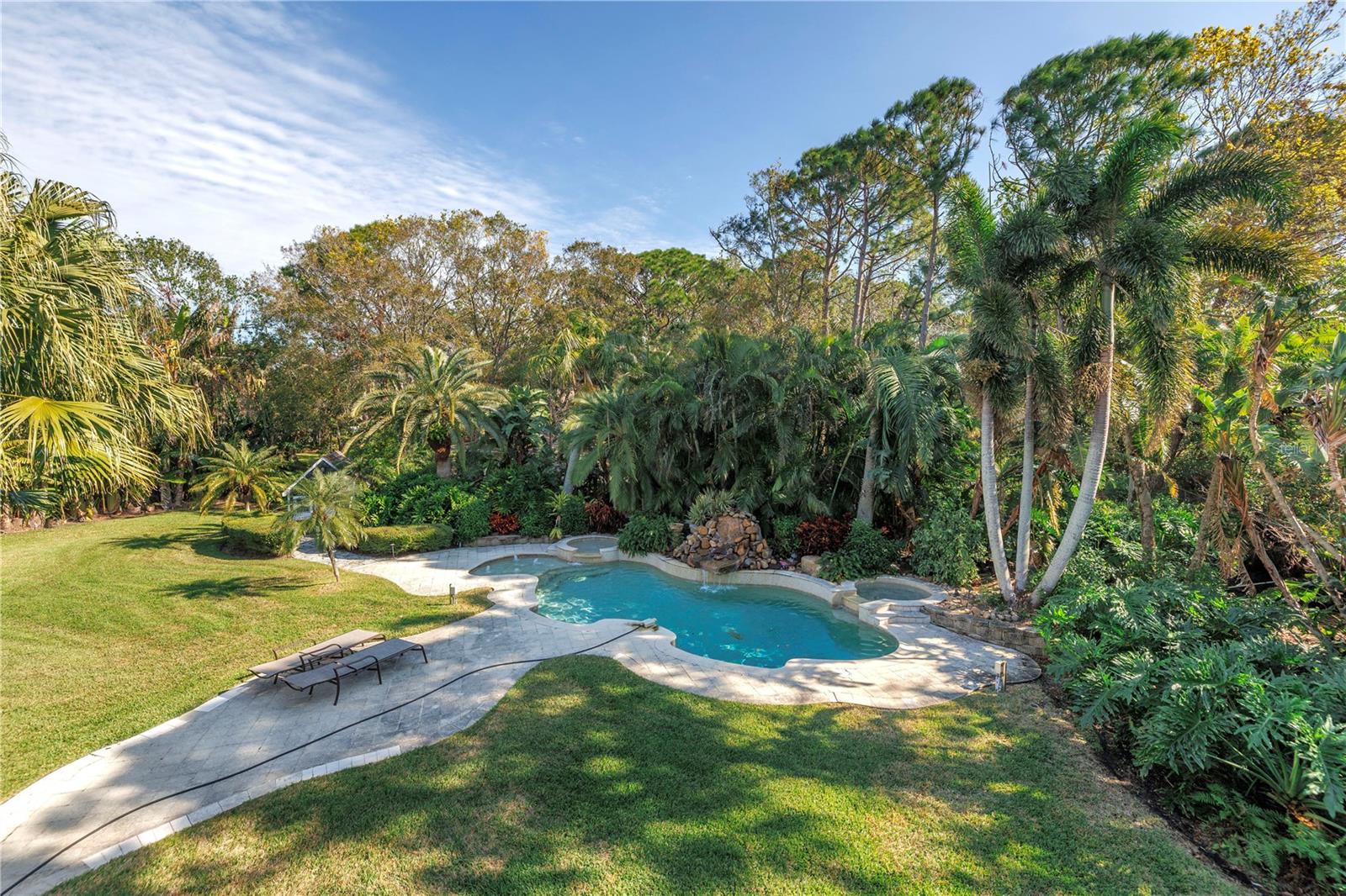 8755 COMMODORE DR