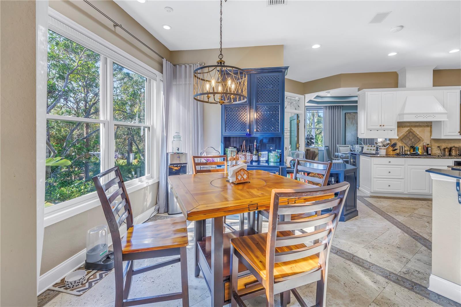 8755 COMMODORE DR