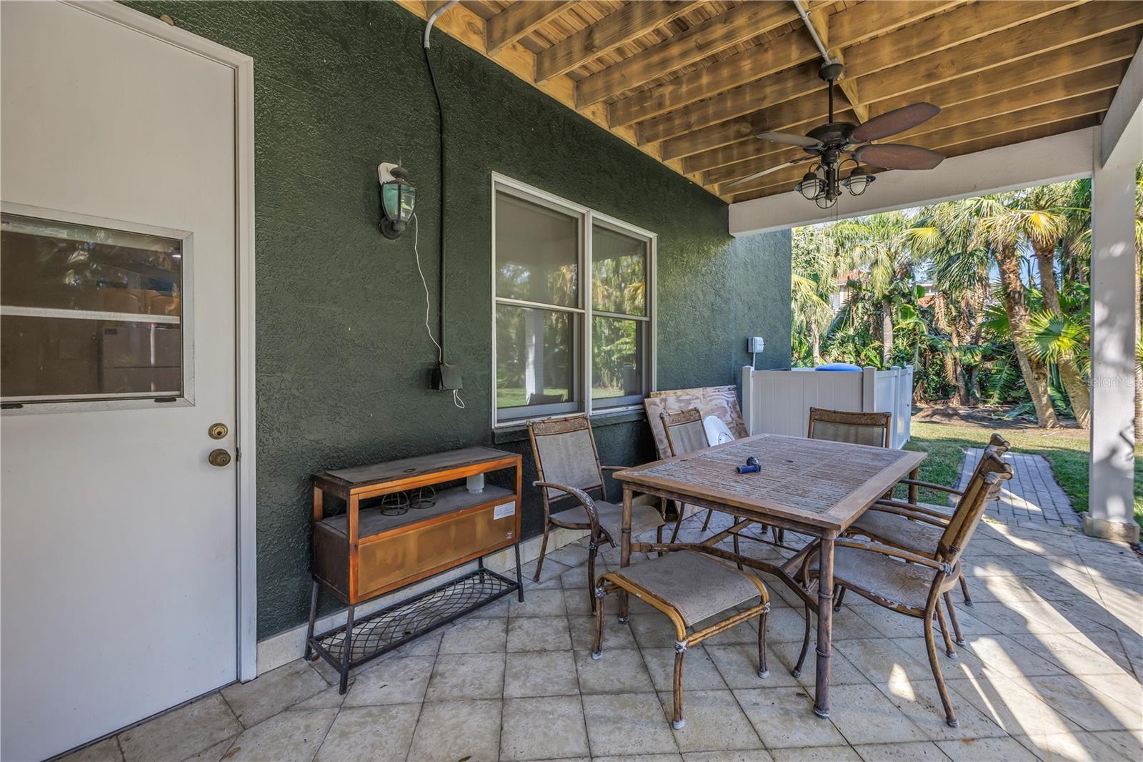 8755 COMMODORE DR