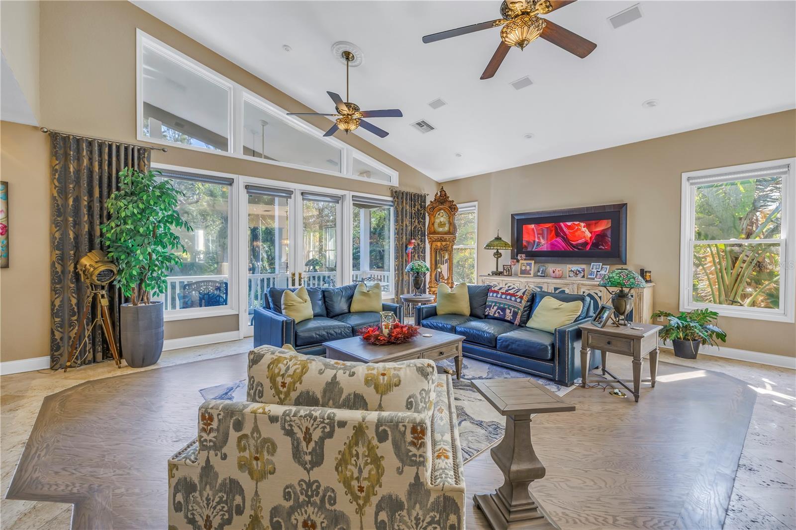 8755 COMMODORE DR