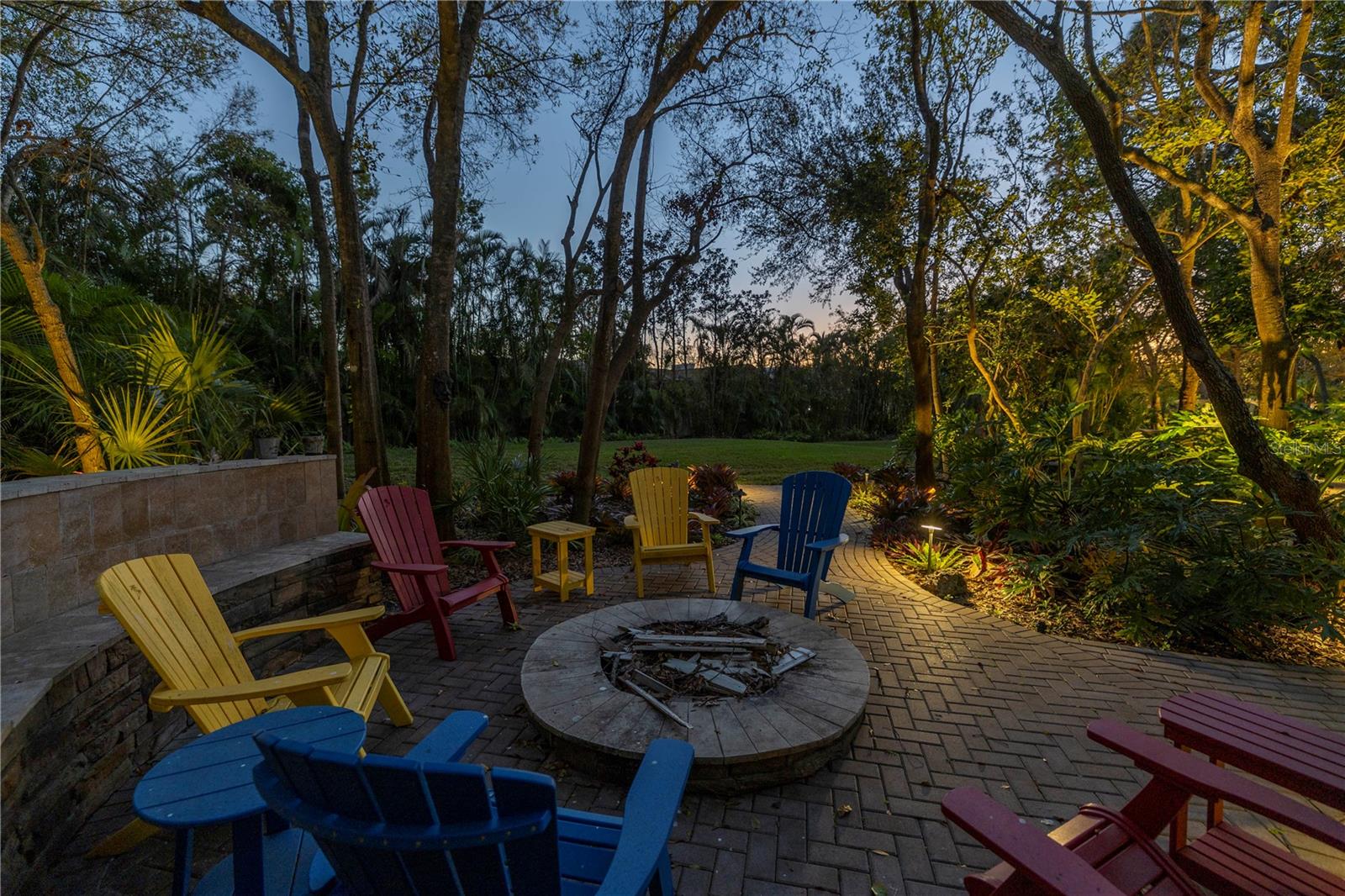 8755 COMMODORE DR