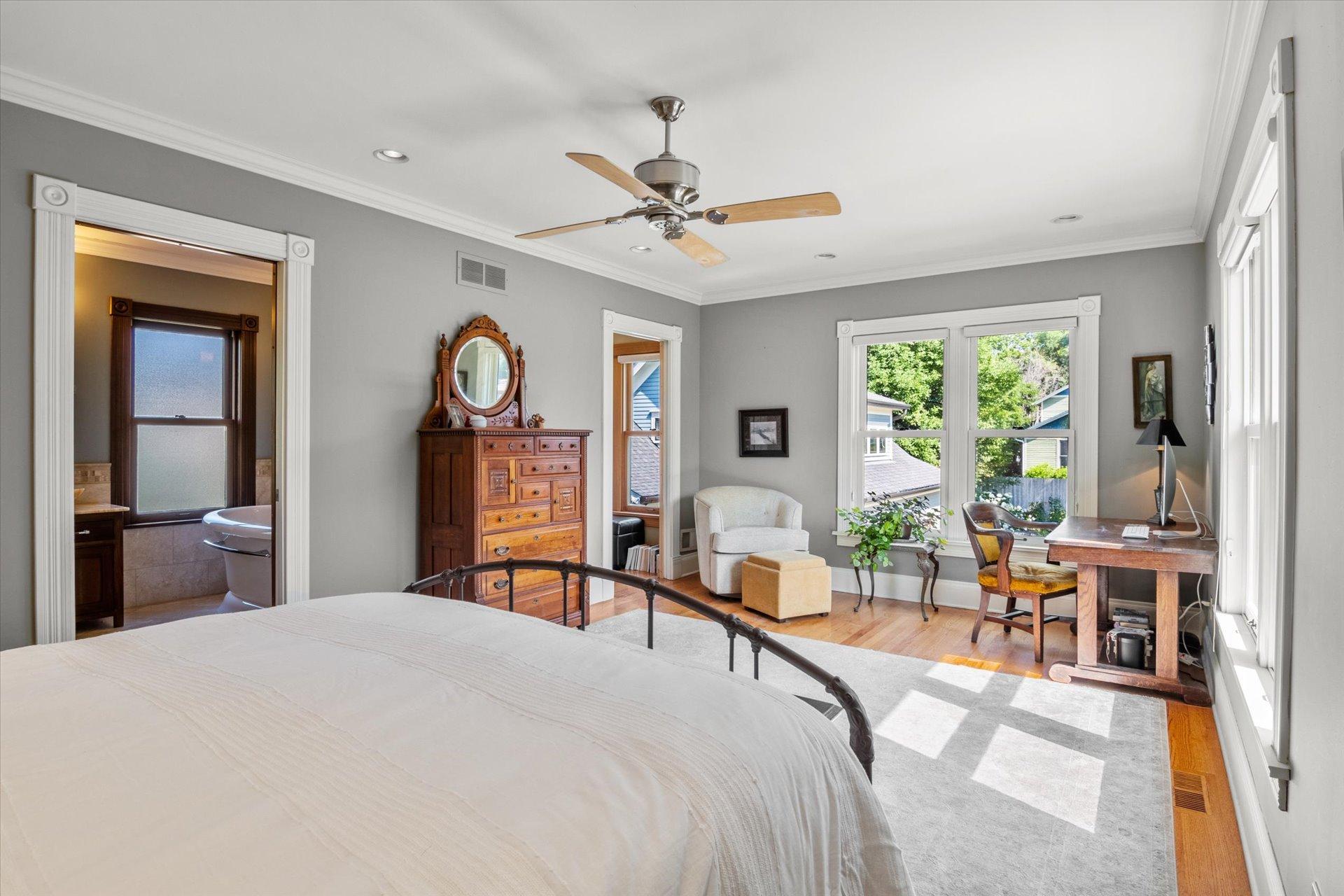 502 Laurel Street W