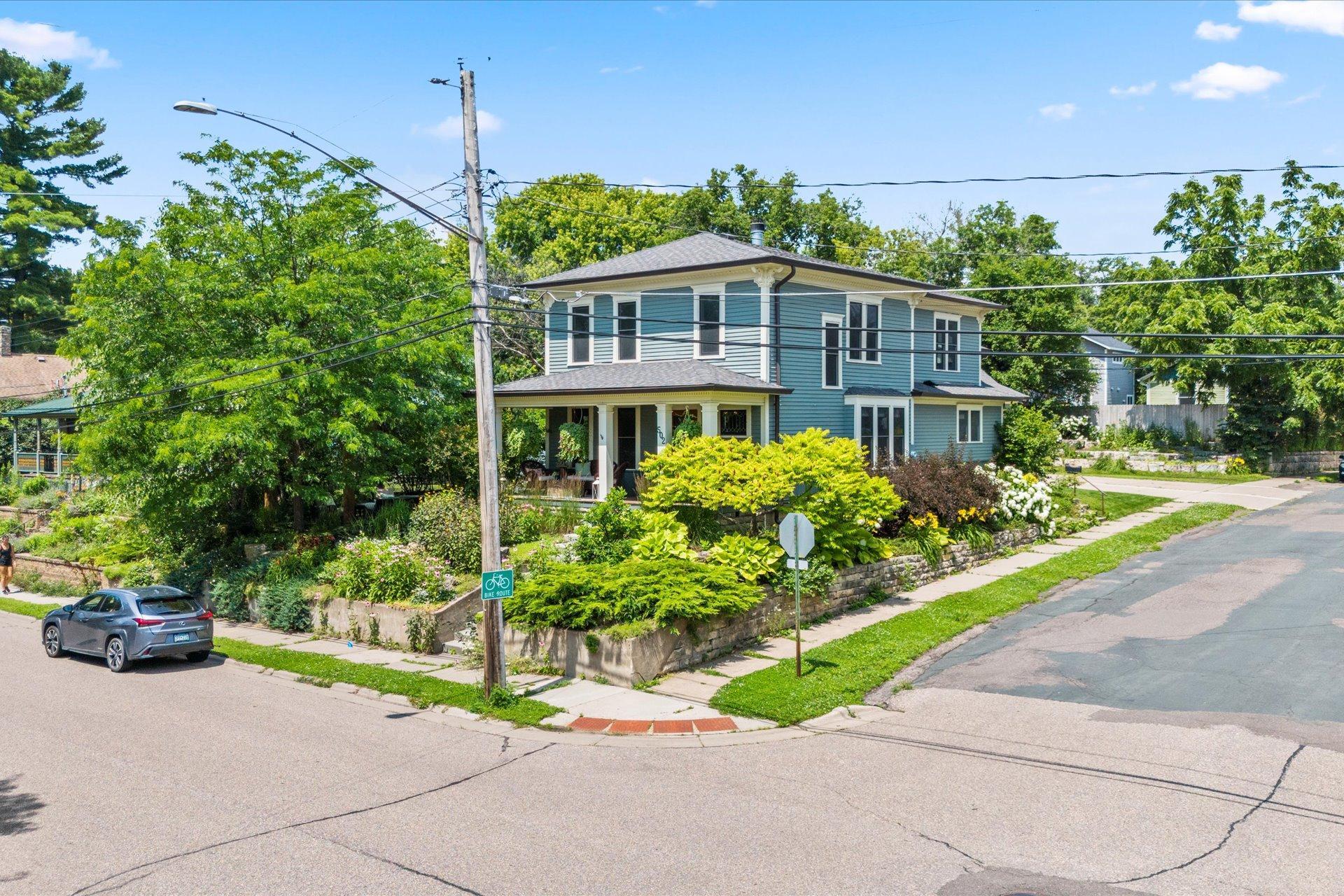 502 Laurel Street W