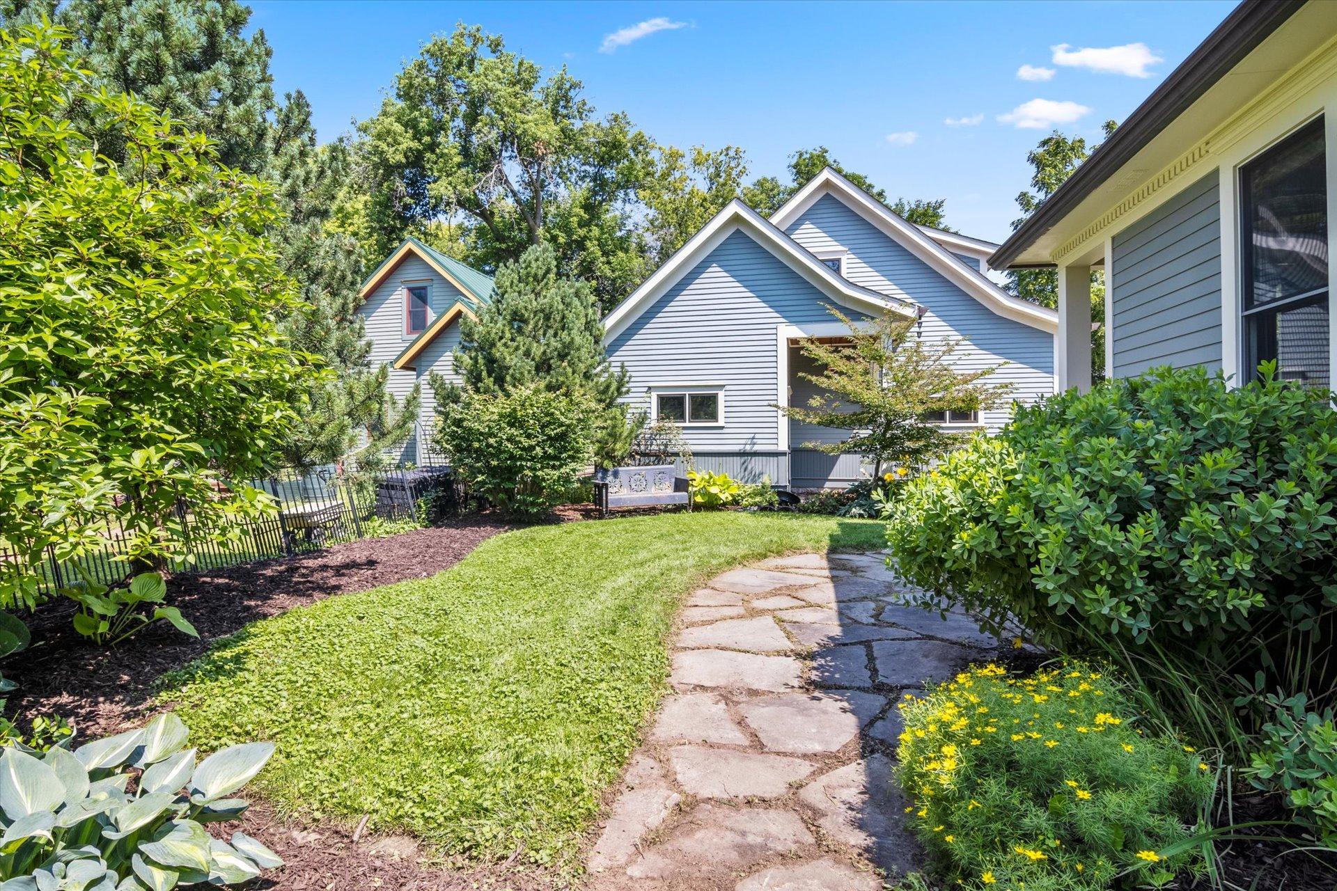 502 Laurel Street W