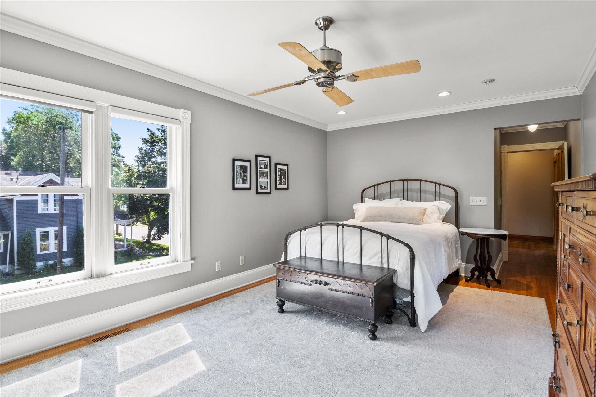 502 Laurel Street W