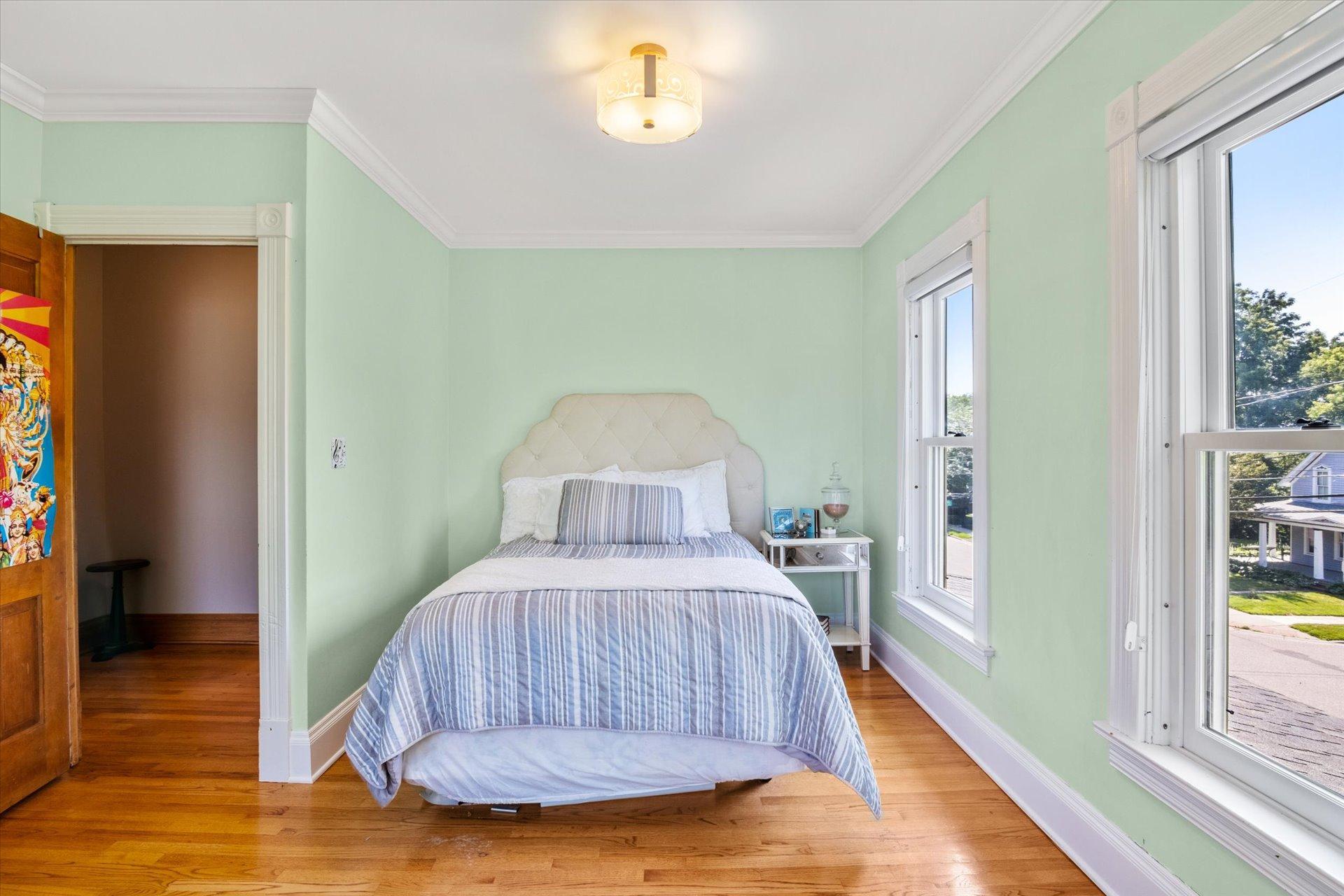 502 Laurel Street W