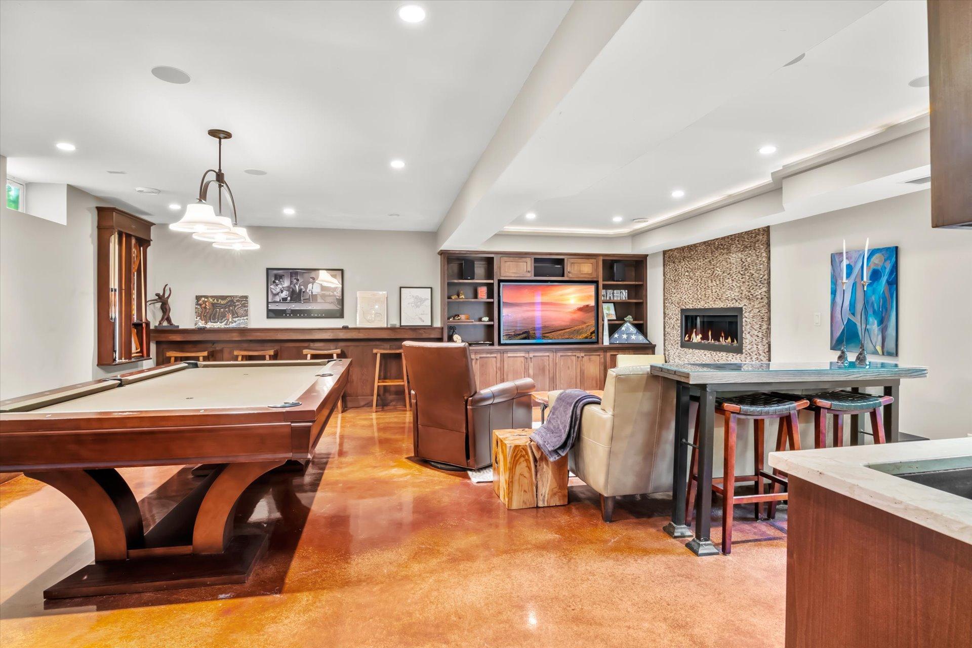502 Laurel Street W