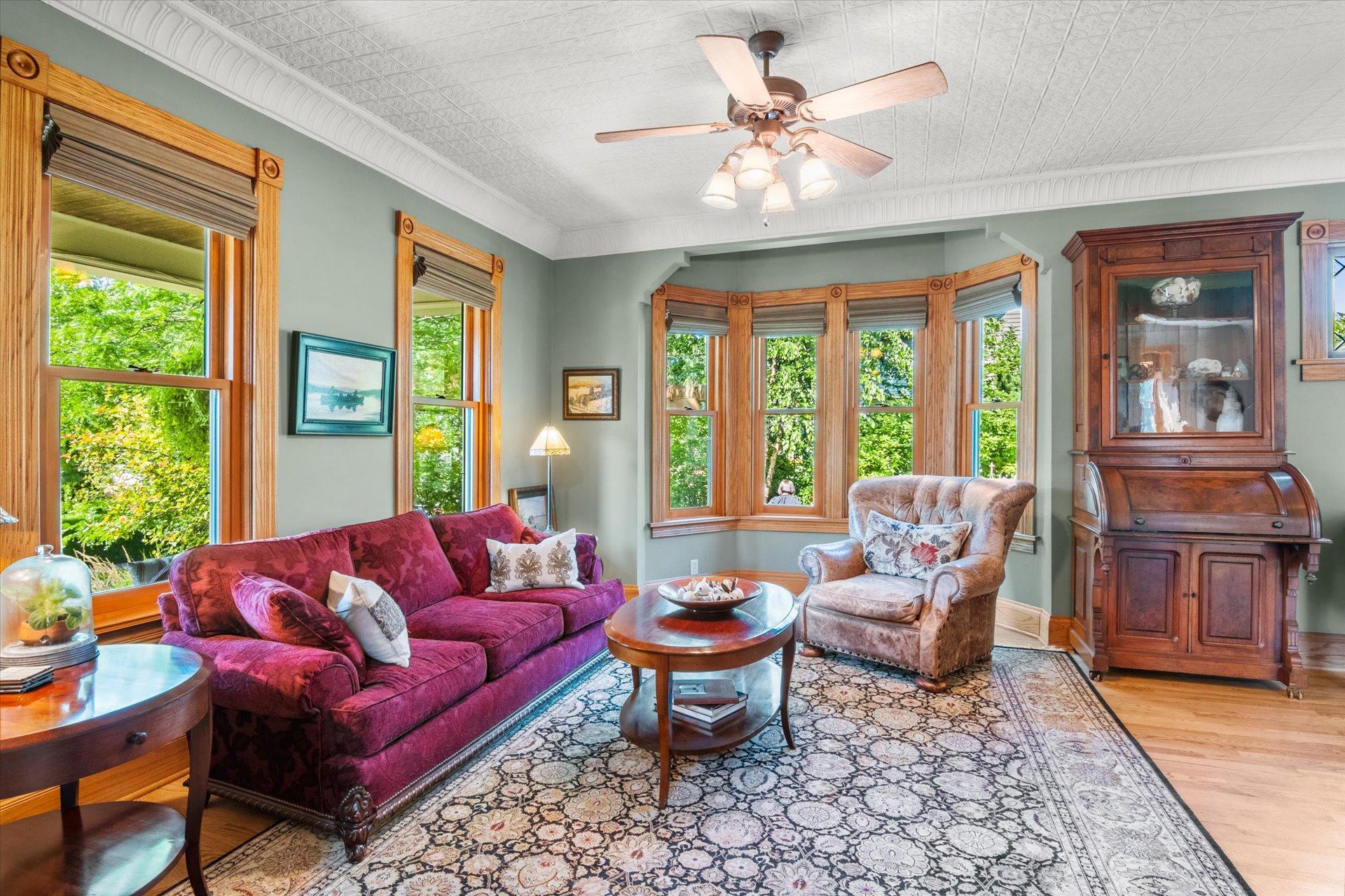 502 Laurel Street W