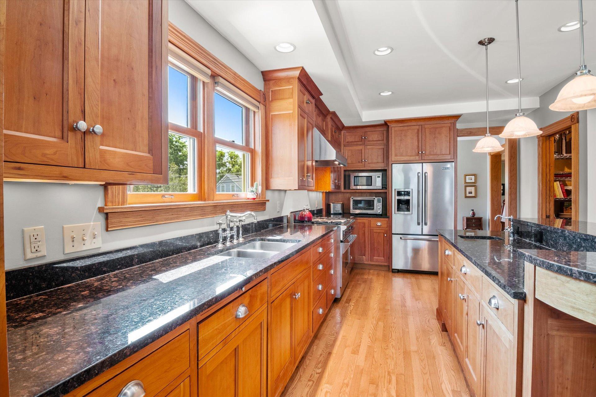 502 Laurel Street W