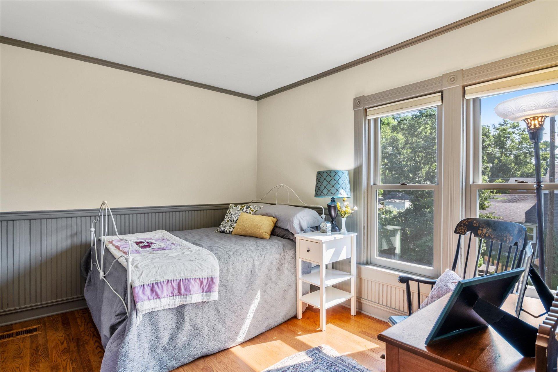 502 Laurel Street W
