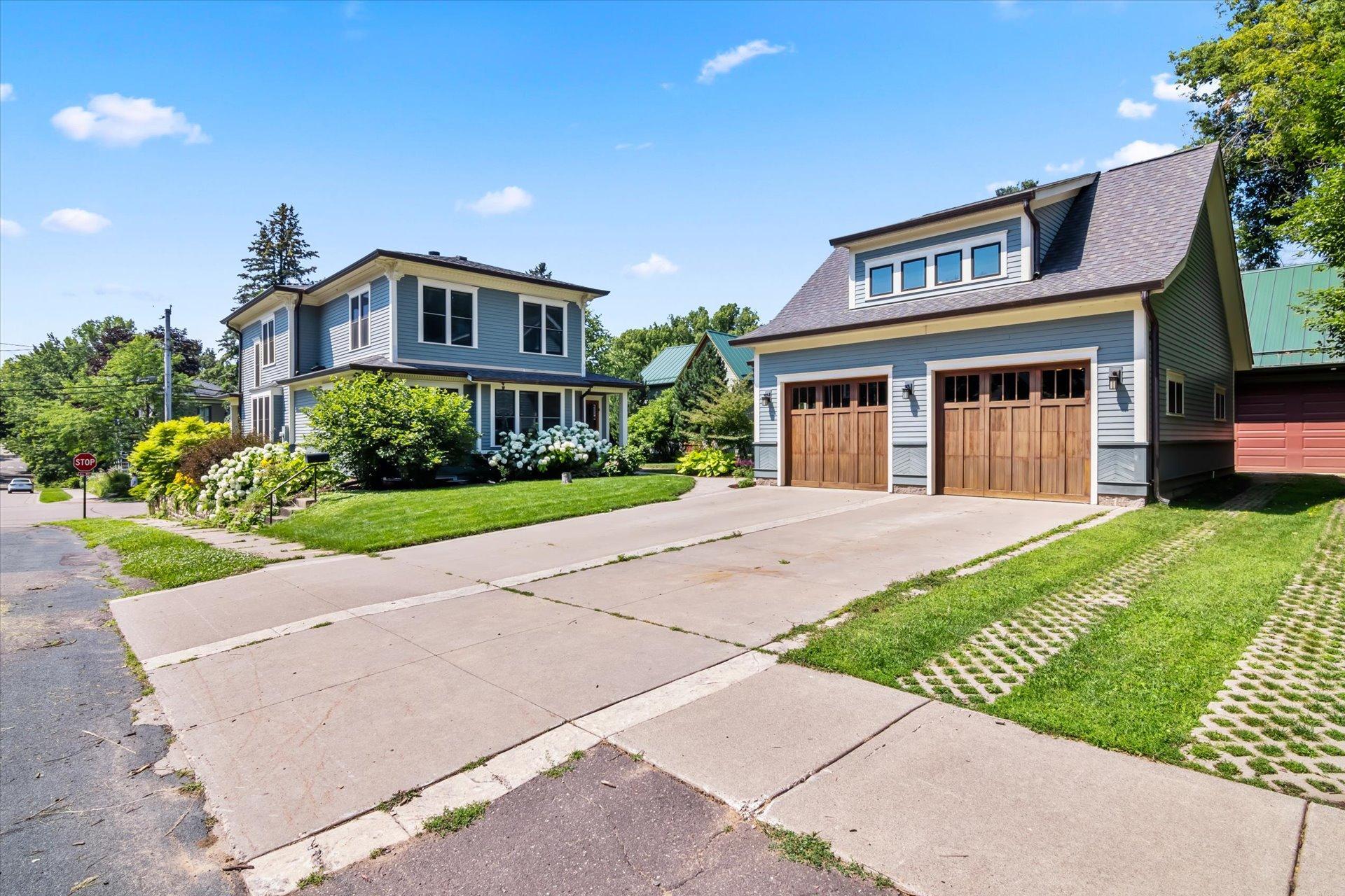 502 Laurel Street W