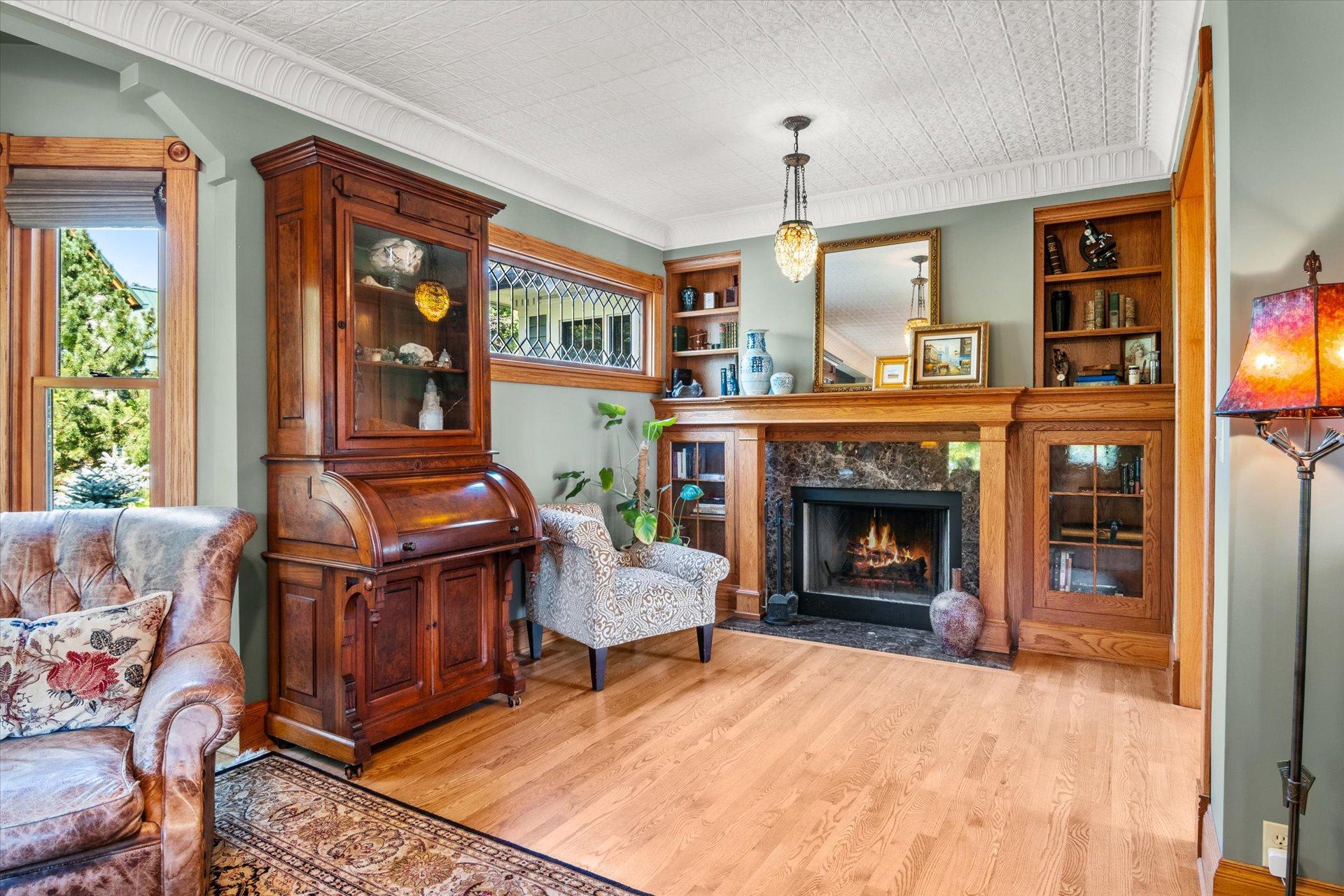 502 Laurel Street W