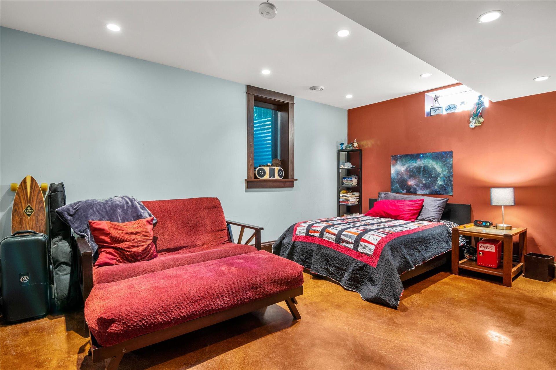 502 Laurel Street W