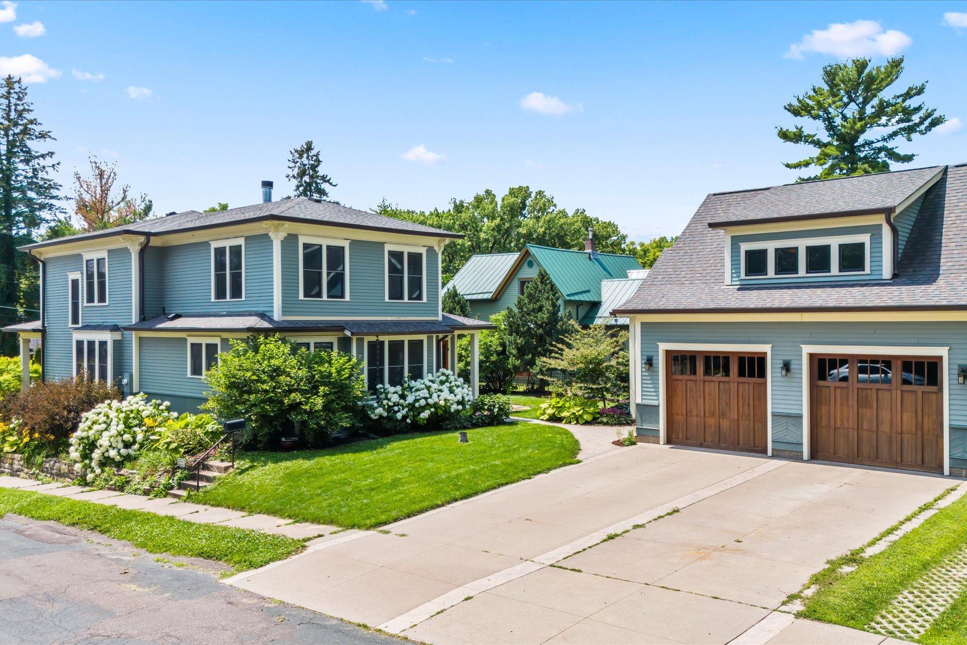 502 Laurel Street W