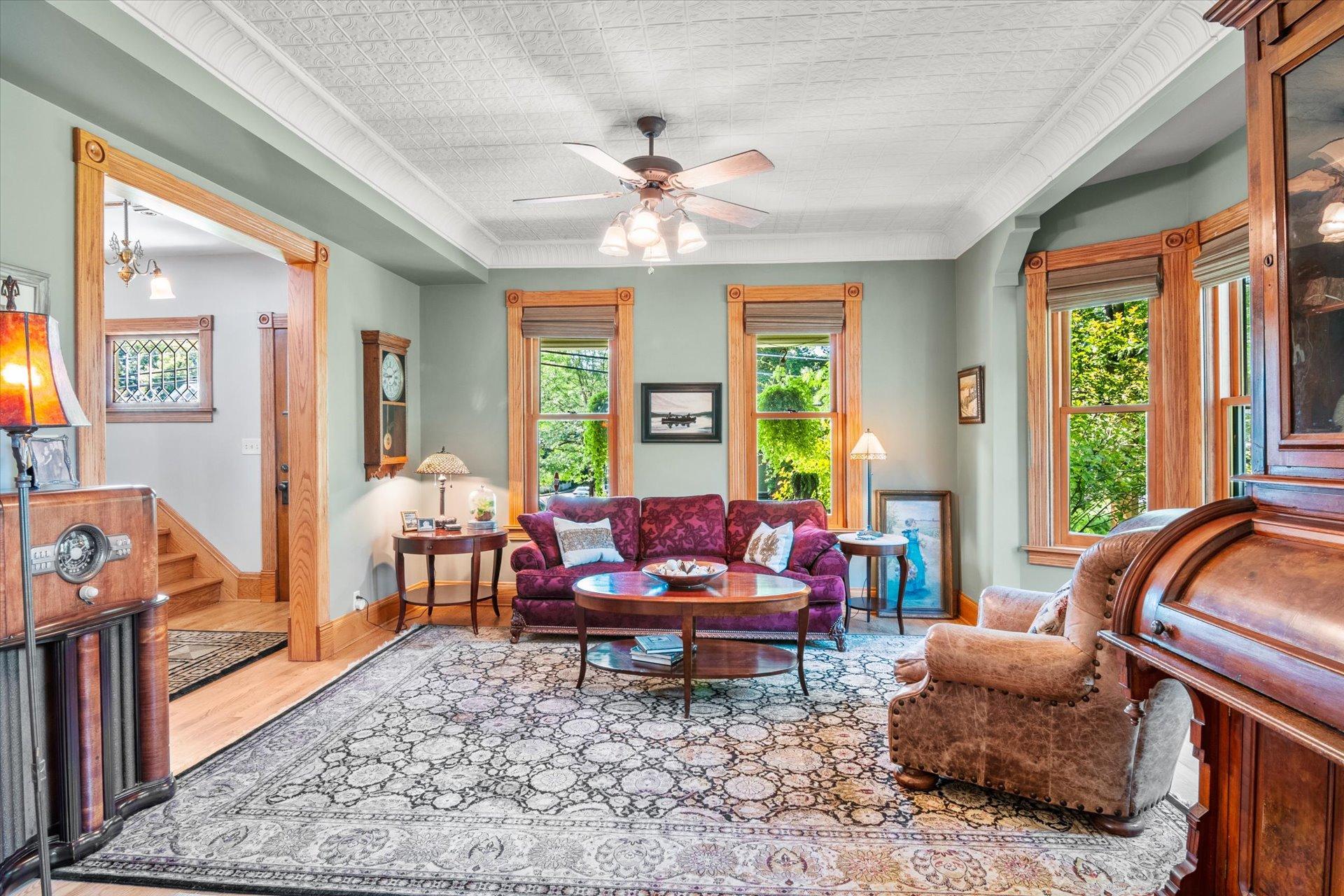 502 Laurel Street W