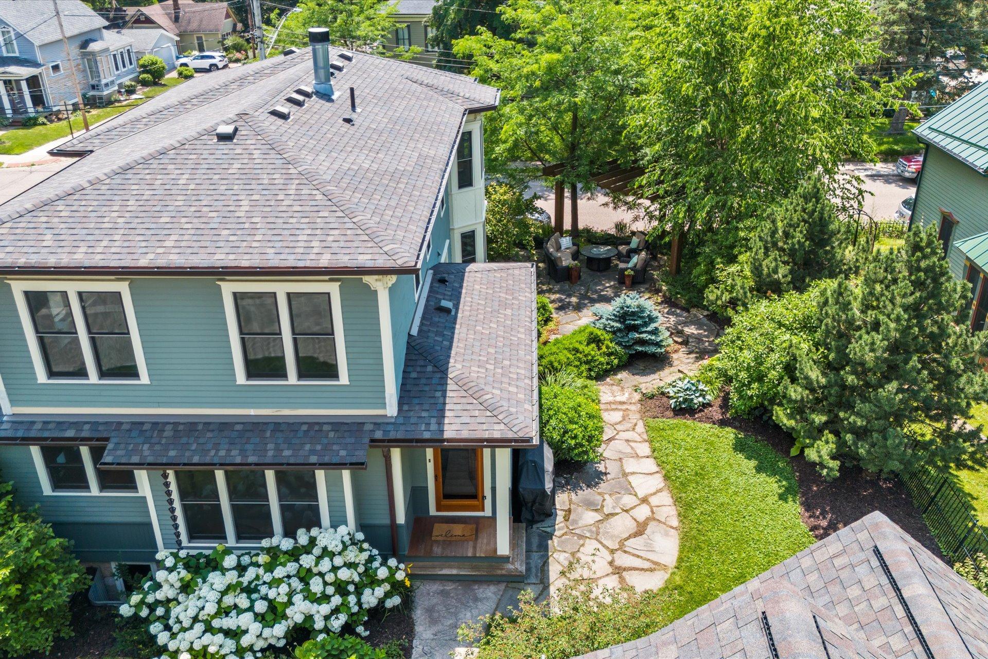 502 Laurel Street W
