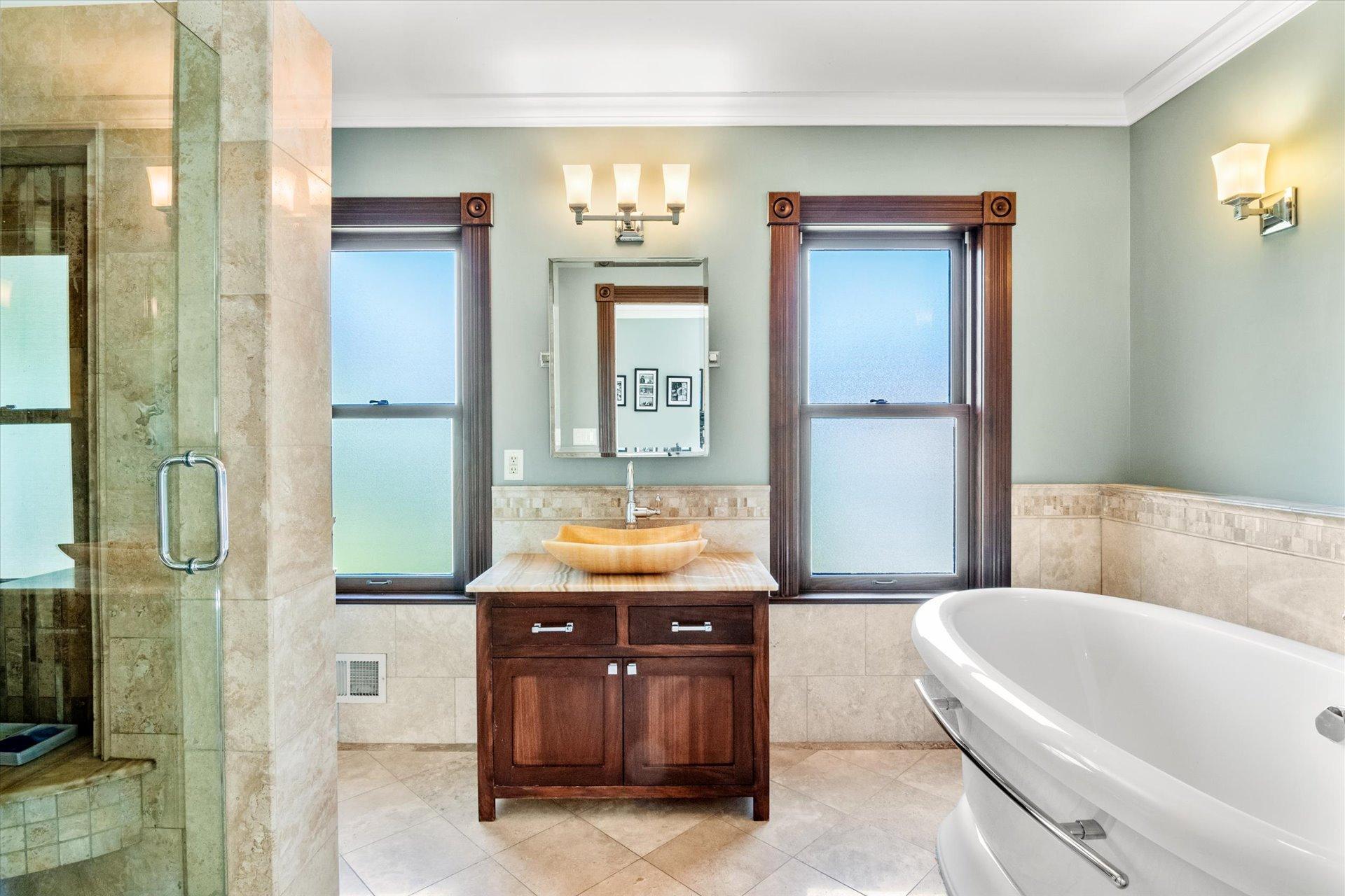 502 Laurel Street W