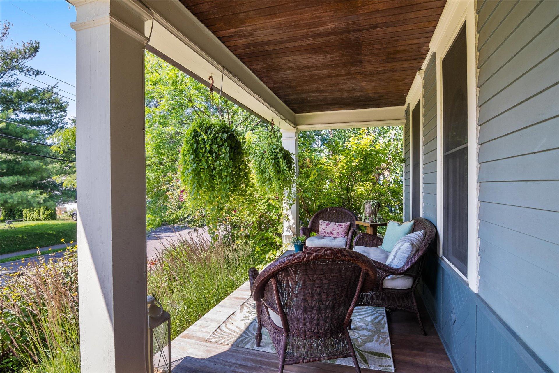 502 Laurel Street W