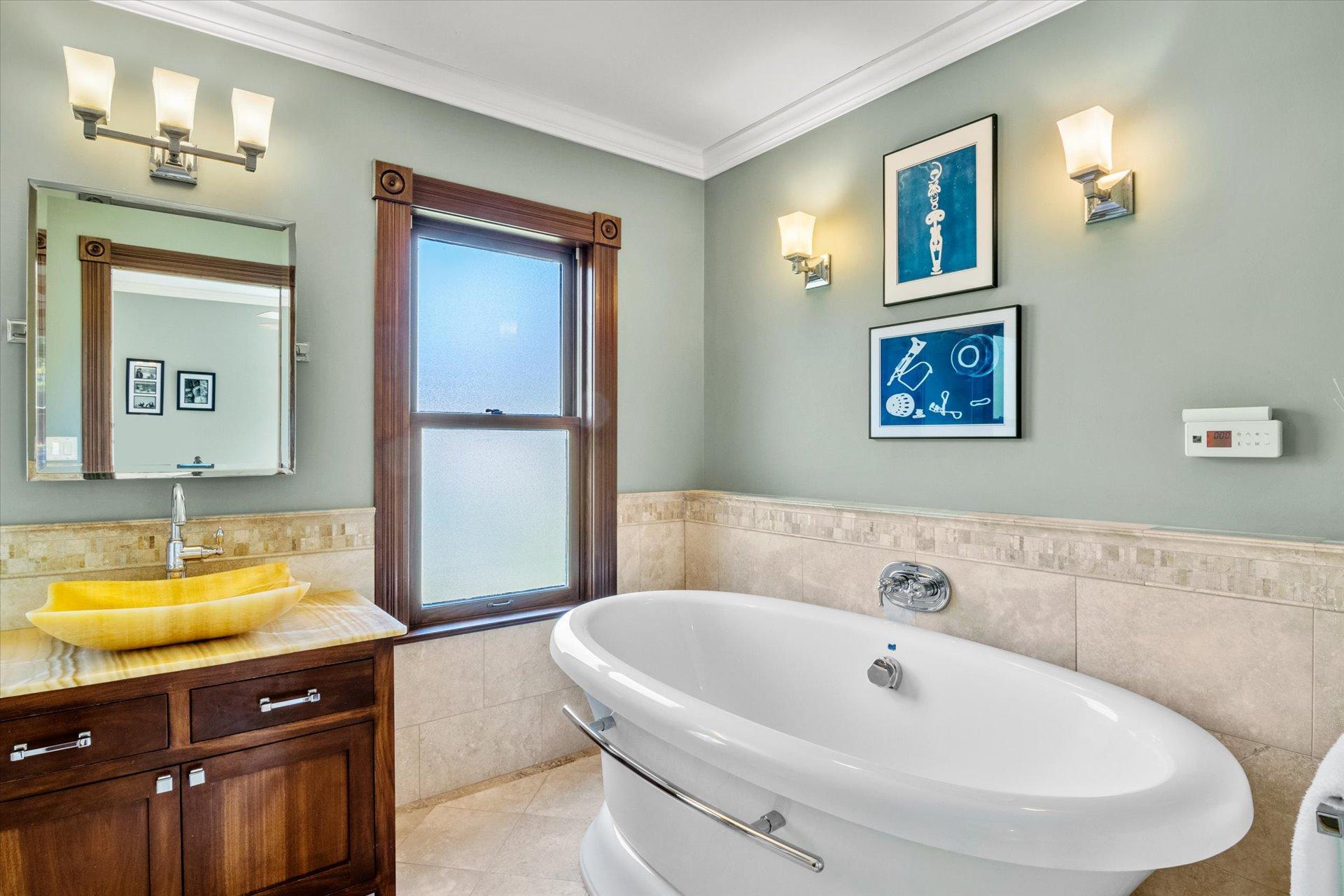 502 Laurel Street W