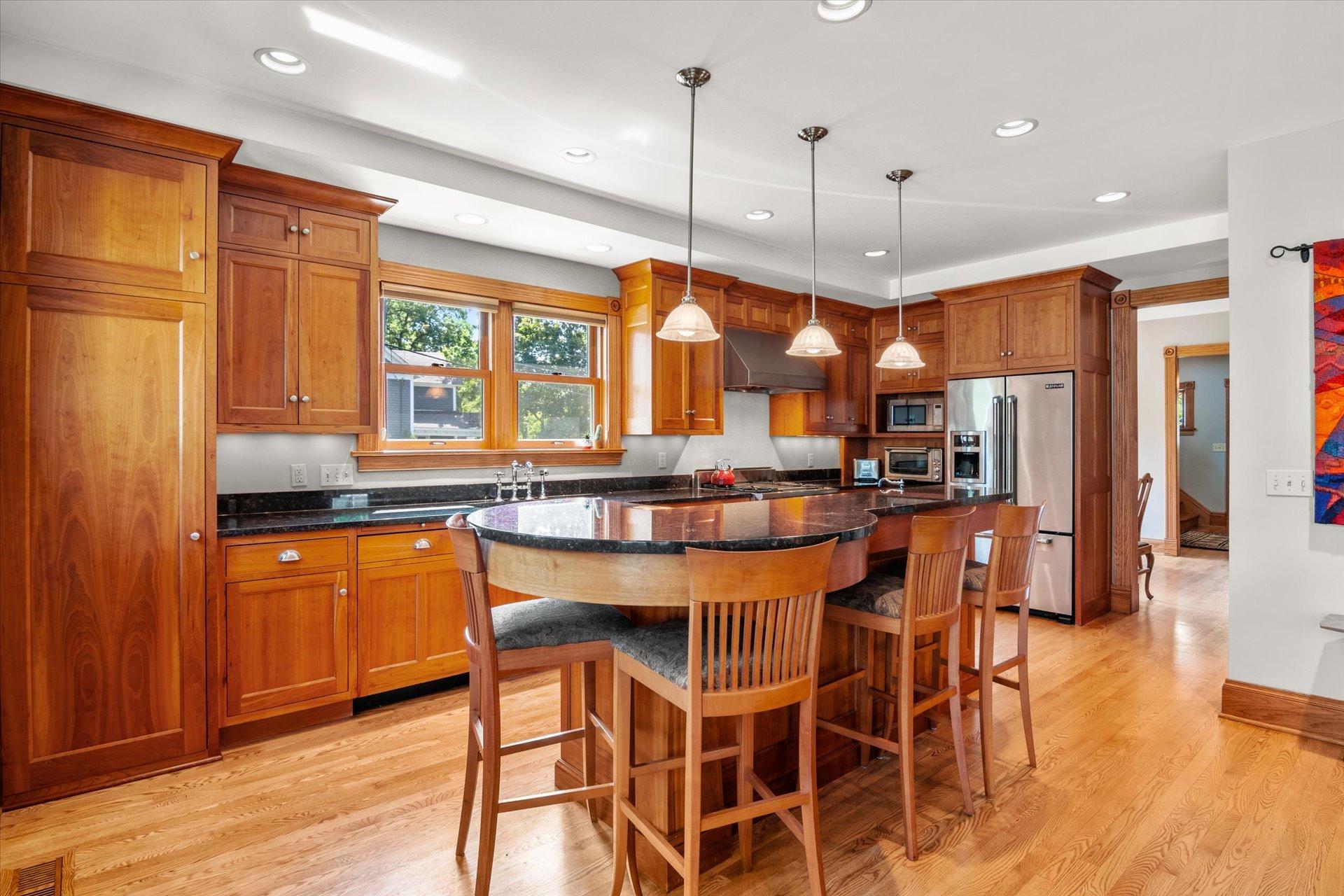 502 Laurel Street W