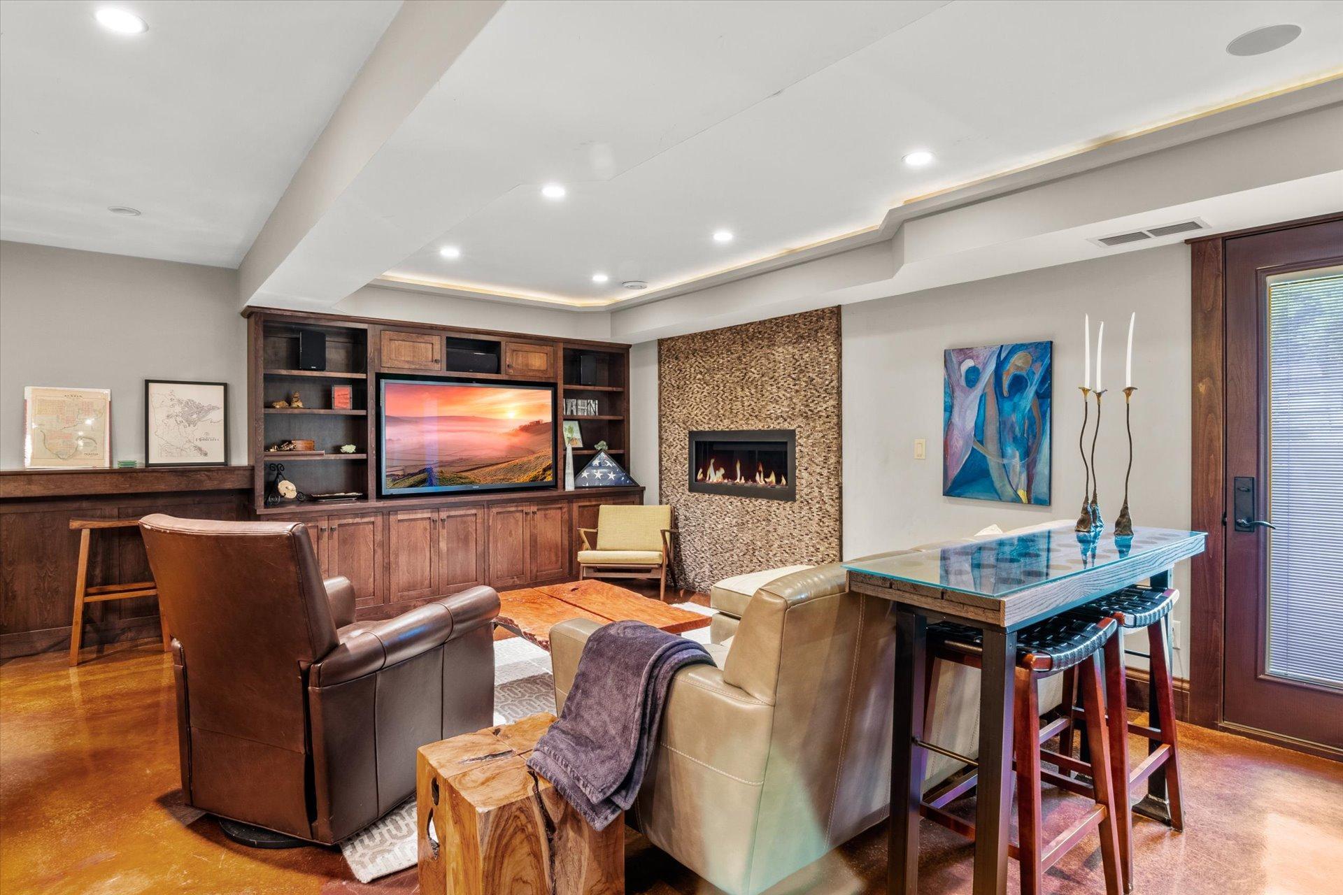 502 Laurel Street W