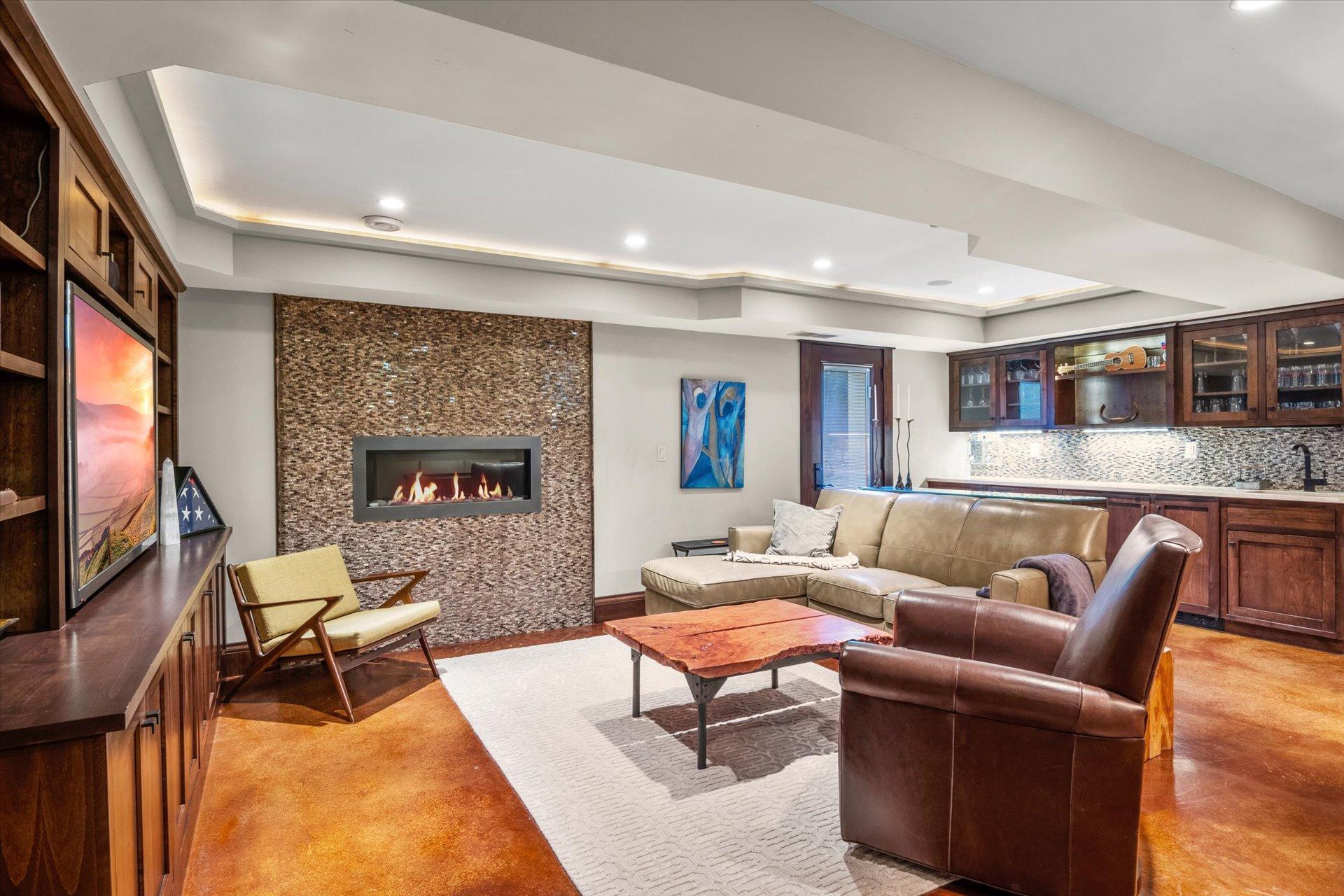 502 Laurel Street W