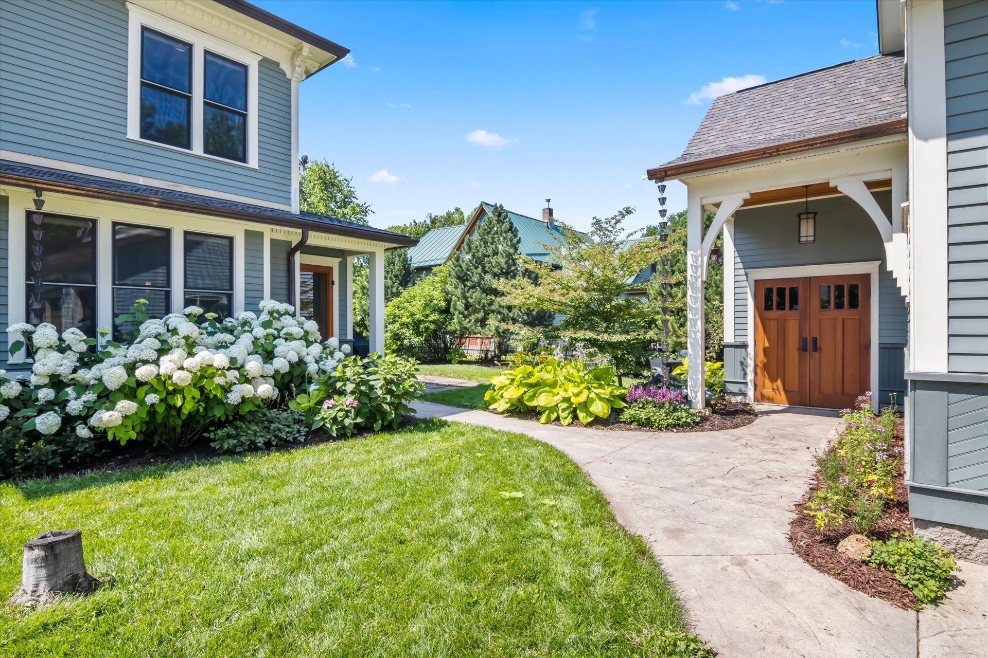 502 Laurel Street W